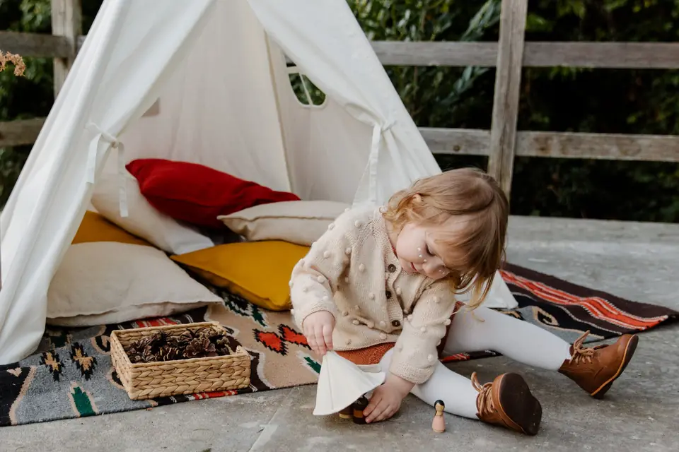 Un tipi en el jardín